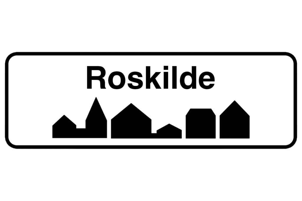 Byskilt med teksten "Roskilde" i fokus, der fremhæver bynavnet og understøtter vores malerfirma i Roskilde.